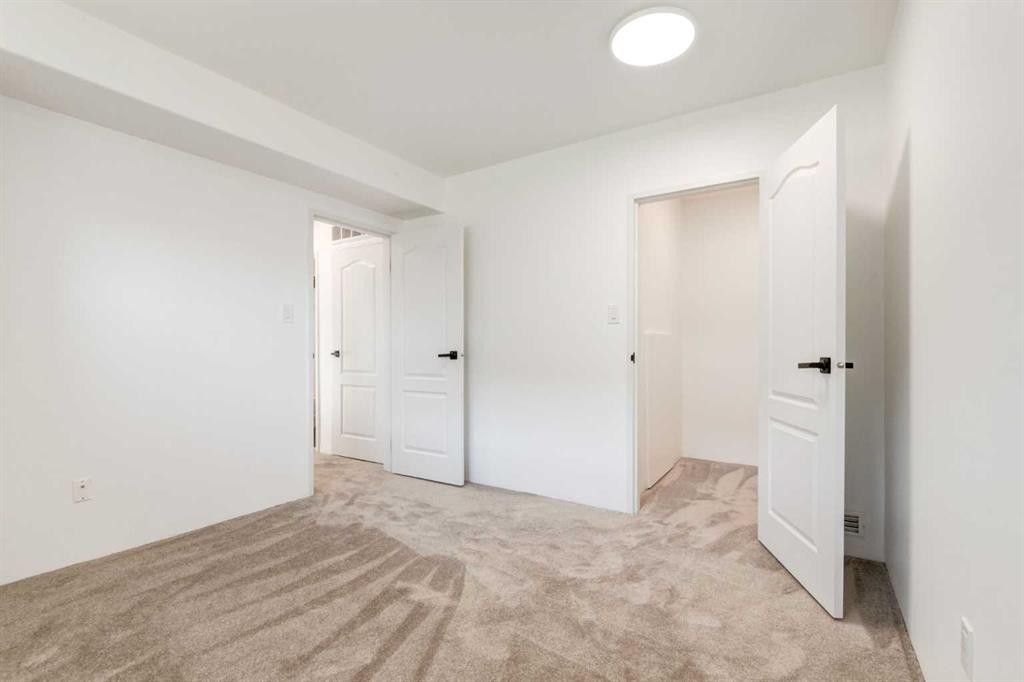 4503 75 Street Nw, Calgary, AB - Indoor Photo Showing Other Room
