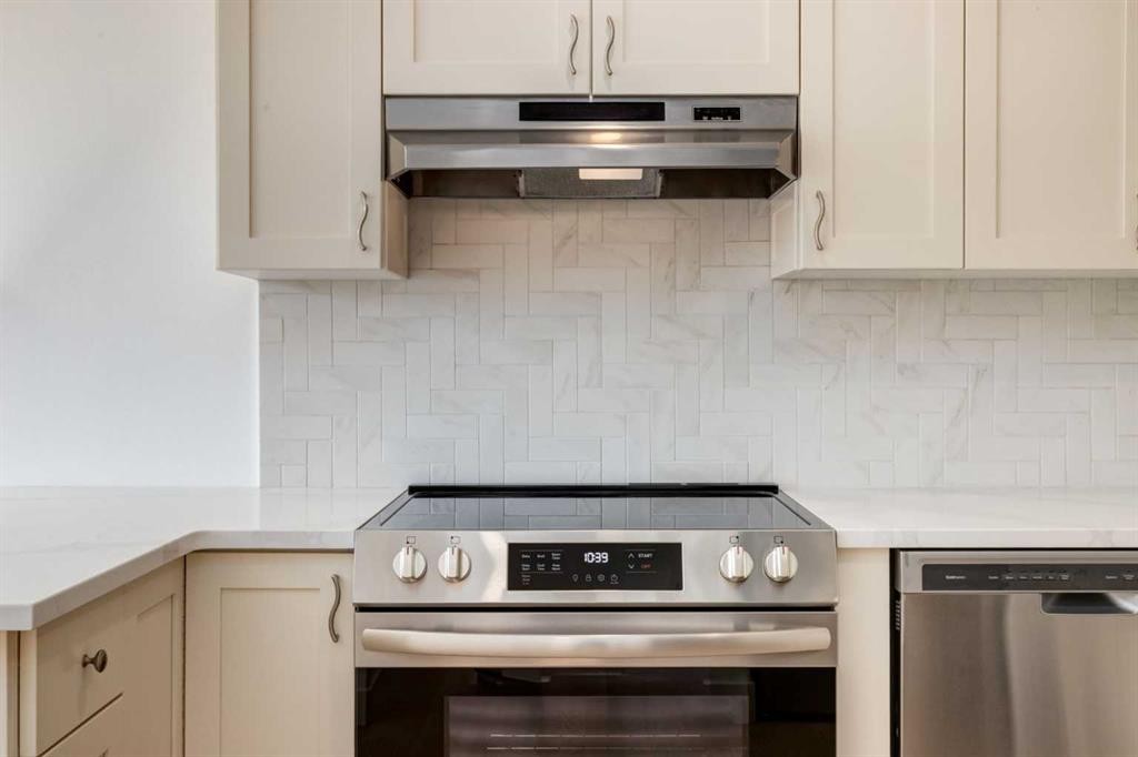 4503 75 Street Nw, Calgary, AB - Indoor Photo Showing Kitchen With Stainless Steel Kitchen