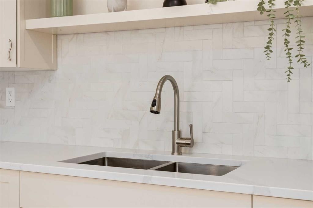 4503 75 Street Nw, Calgary, AB - Indoor Photo Showing Kitchen With Double Sink