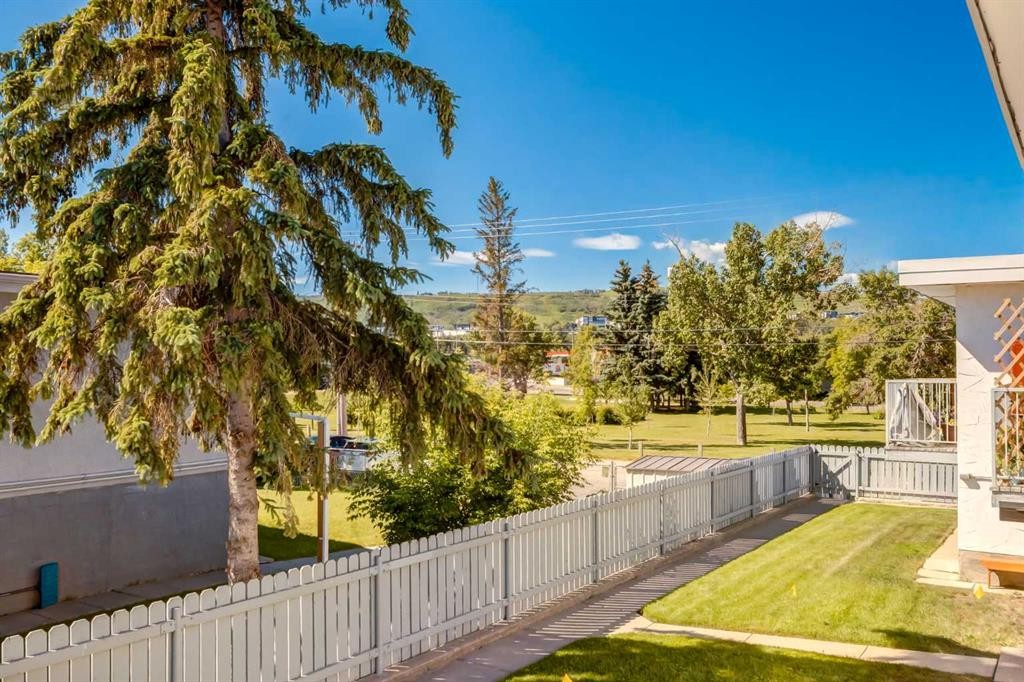 4503 75 Street Nw, Calgary, AB - Outdoor