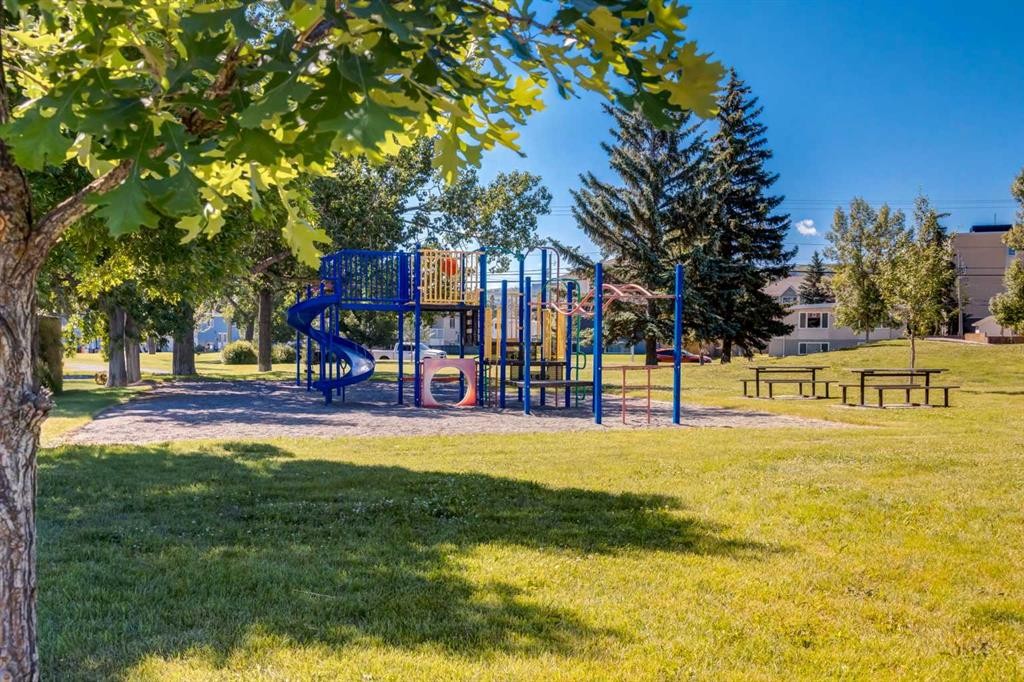 4503 75 Street Nw, Calgary, AB - Outdoor