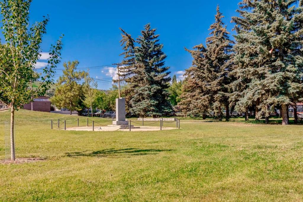 4503 75 Street Nw, Calgary, AB - Outdoor