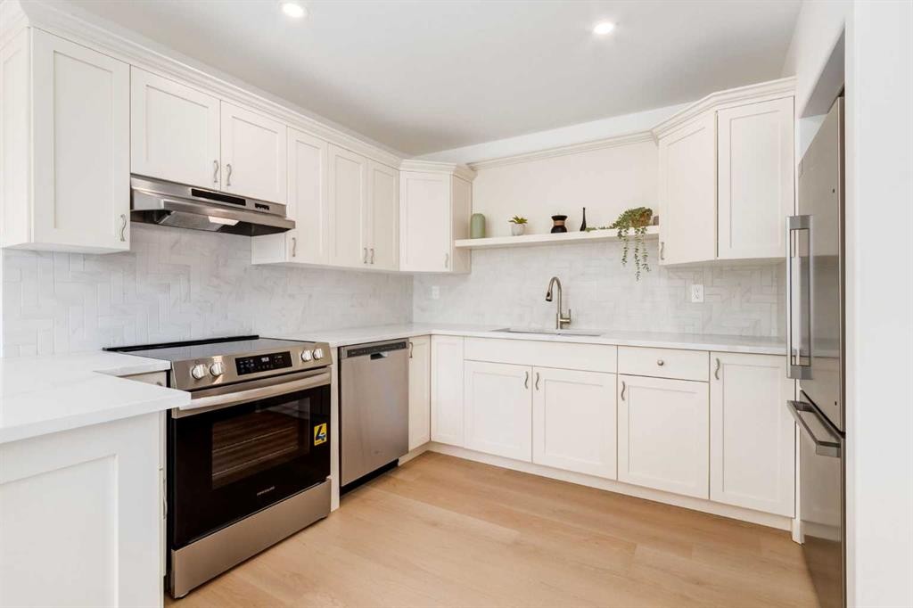 4503 75 Street Nw, Calgary, AB - Indoor Photo Showing Kitchen With Stainless Steel Kitchen
