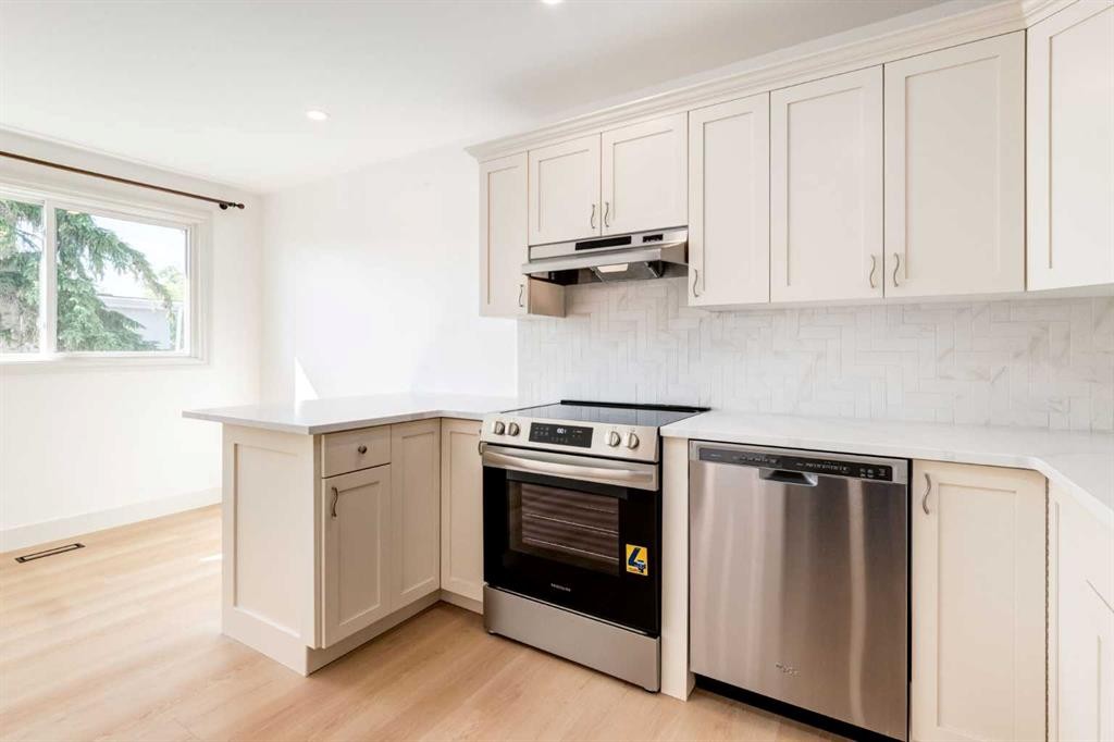 4503 75 Street Nw, Calgary, AB - Indoor Photo Showing Kitchen With Stainless Steel Kitchen