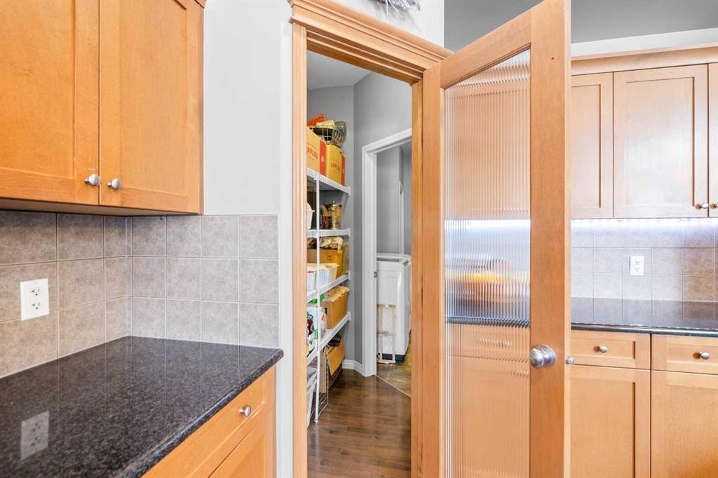 22 Westfall Drive, Okotoks, AB - Indoor Photo Showing Kitchen