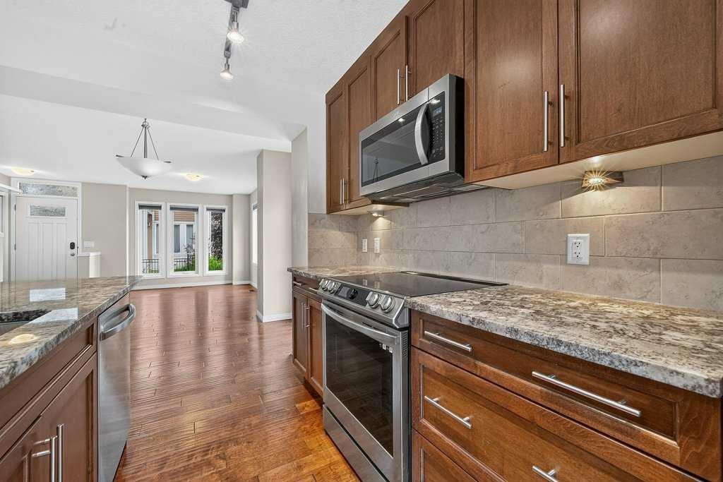 721 Auburn Bay Square Se, Calgary, AB - Indoor Photo Showing Kitchen With Upgraded Kitchen