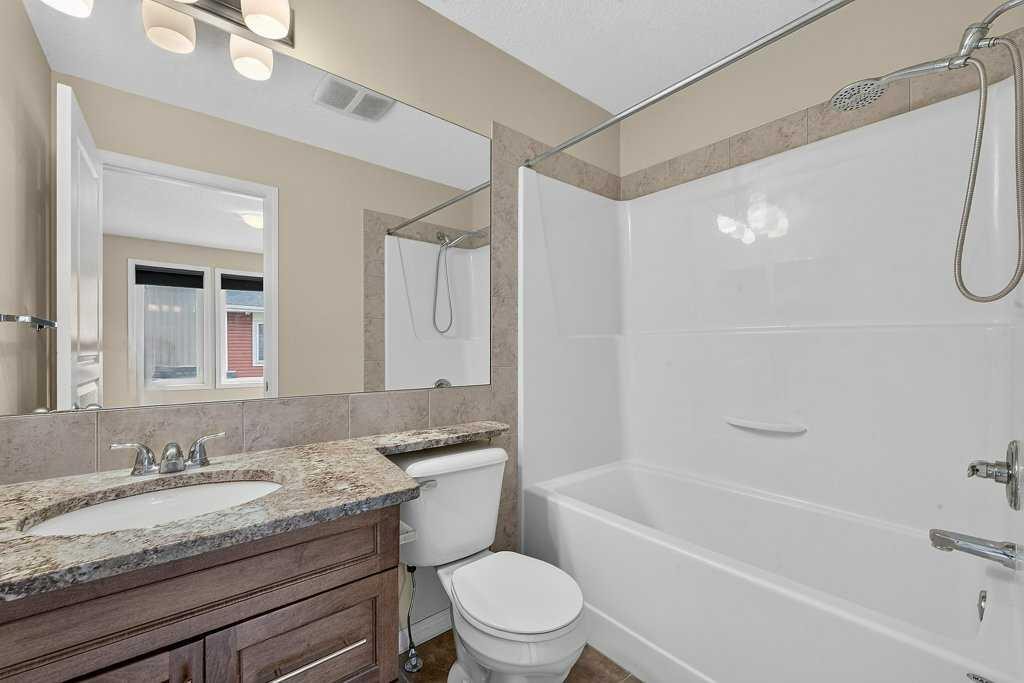 721 Auburn Bay Square Se, Calgary, AB - Indoor Photo Showing Bathroom