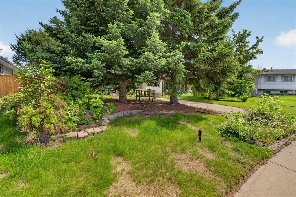 135 Huntcroft Way Ne, Calgary, AB - Outdoor