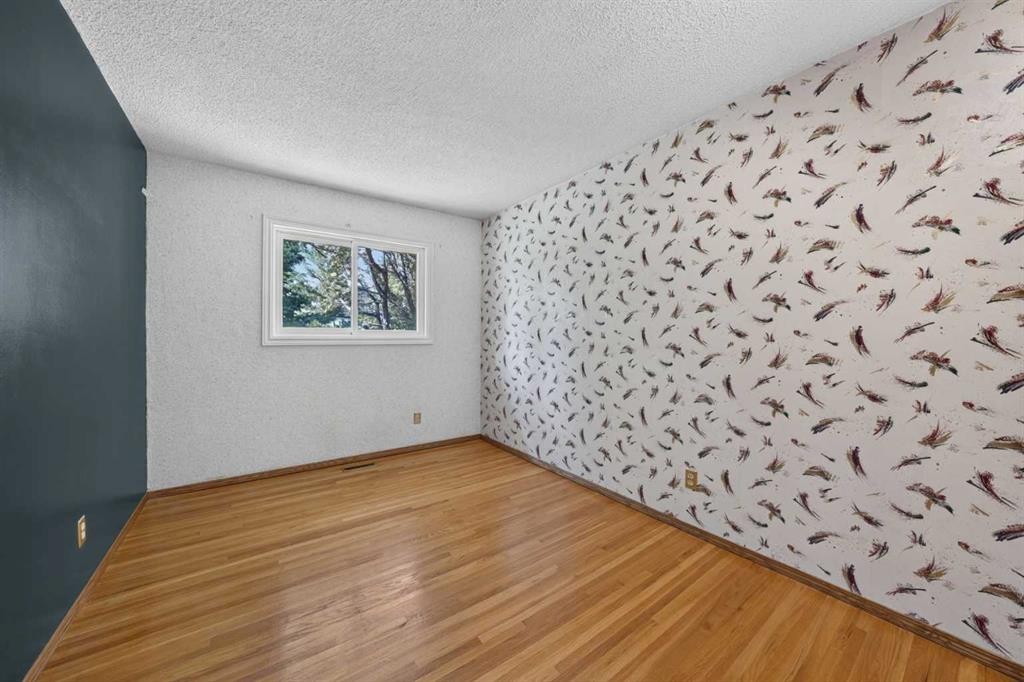 135 Huntcroft Way Ne, Calgary, AB - Indoor Photo Showing Other Room