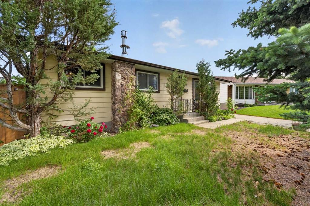 135 Huntcroft Way Ne, Calgary, AB - Outdoor