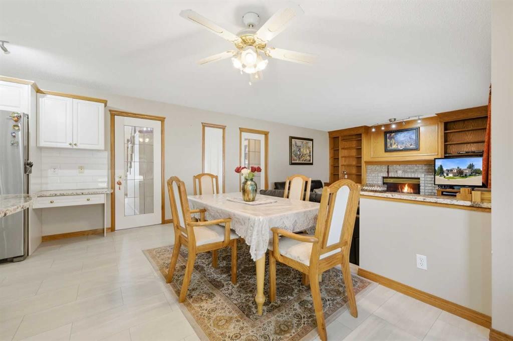 71 Woodpark Close Sw, Calgary, AB - Indoor Photo Showing Dining Room