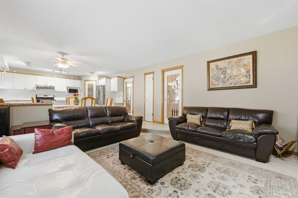 71 Woodpark Close Sw, Calgary, AB - Indoor Photo Showing Living Room