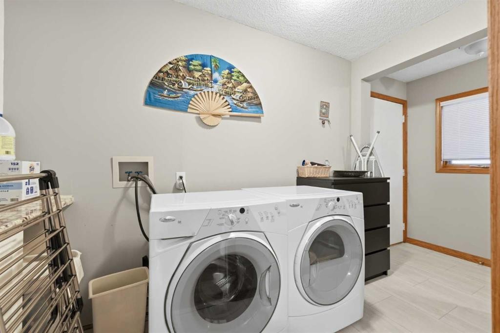71 Woodpark Close Sw, Calgary, AB - Indoor Photo Showing Laundry Room