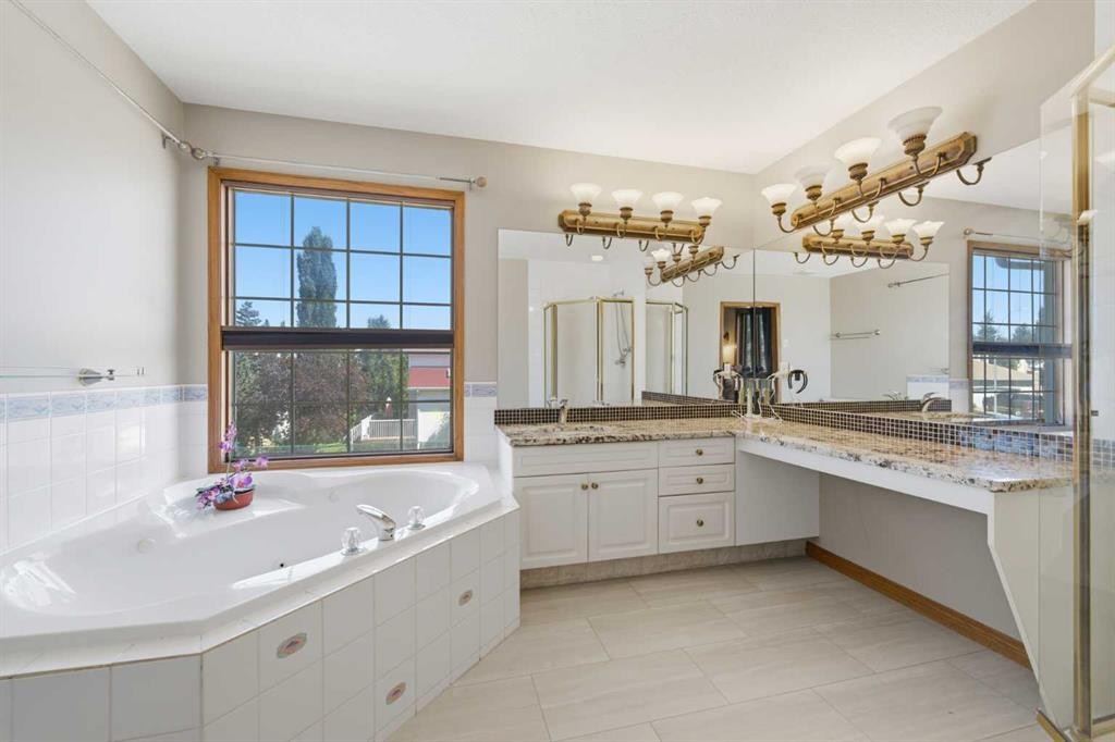 71 Woodpark Close Sw, Calgary, AB - Indoor Photo Showing Bathroom