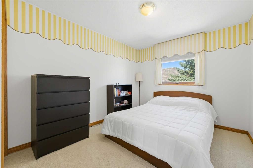 71 Woodpark Close Sw, Calgary, AB - Indoor Photo Showing Bedroom