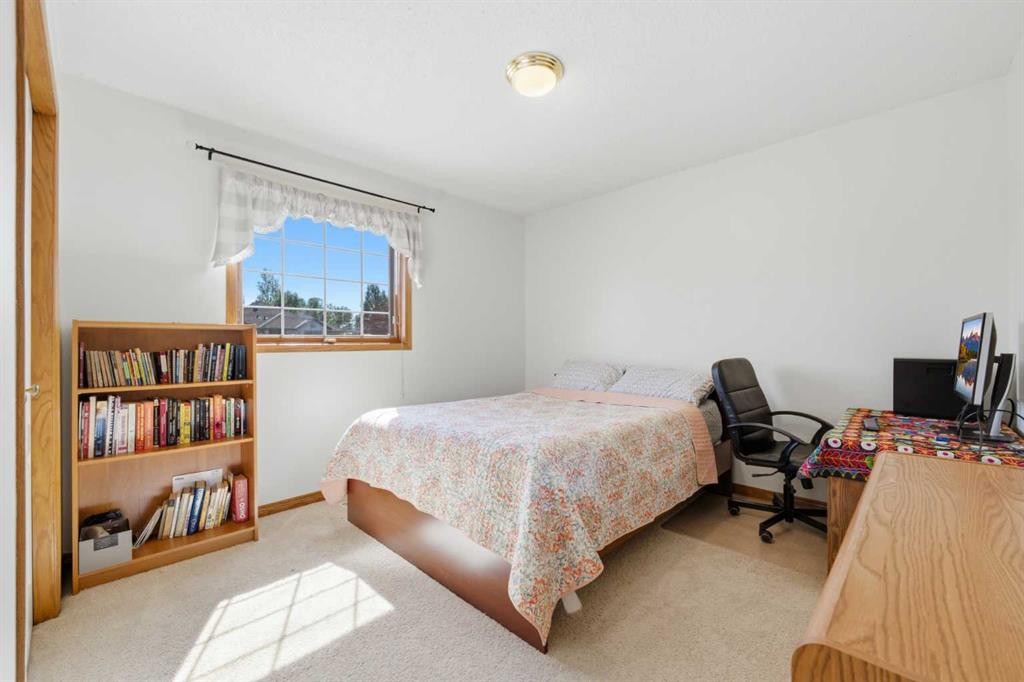 71 Woodpark Close Sw, Calgary, AB - Indoor Photo Showing Bedroom
