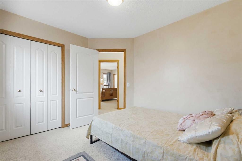 71 Woodpark Close Sw, Calgary, AB - Indoor Photo Showing Bedroom