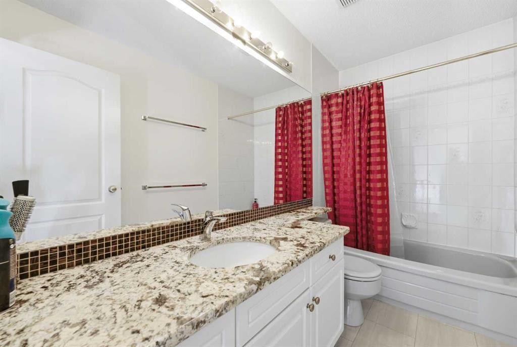 71 Woodpark Close Sw, Calgary, AB - Indoor Photo Showing Bathroom