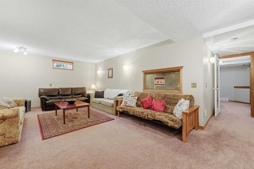 71 Woodpark Close Sw, Calgary, AB - Indoor Photo Showing Living Room
