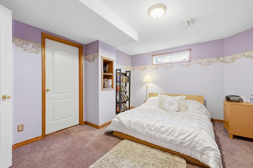71 Woodpark Close Sw, Calgary, AB - Indoor Photo Showing Bedroom