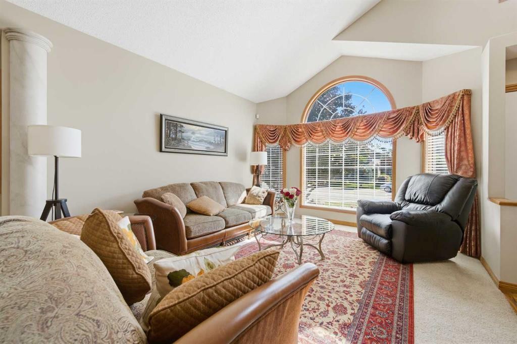 71 Woodpark Close Sw, Calgary, AB - Indoor Photo Showing Living Room