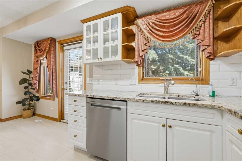 71 Woodpark Close Sw, Calgary, AB - Indoor Photo Showing Kitchen With Double Sink
