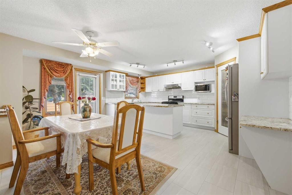 71 Woodpark Close Sw, Calgary, AB - Indoor Photo Showing Dining Room