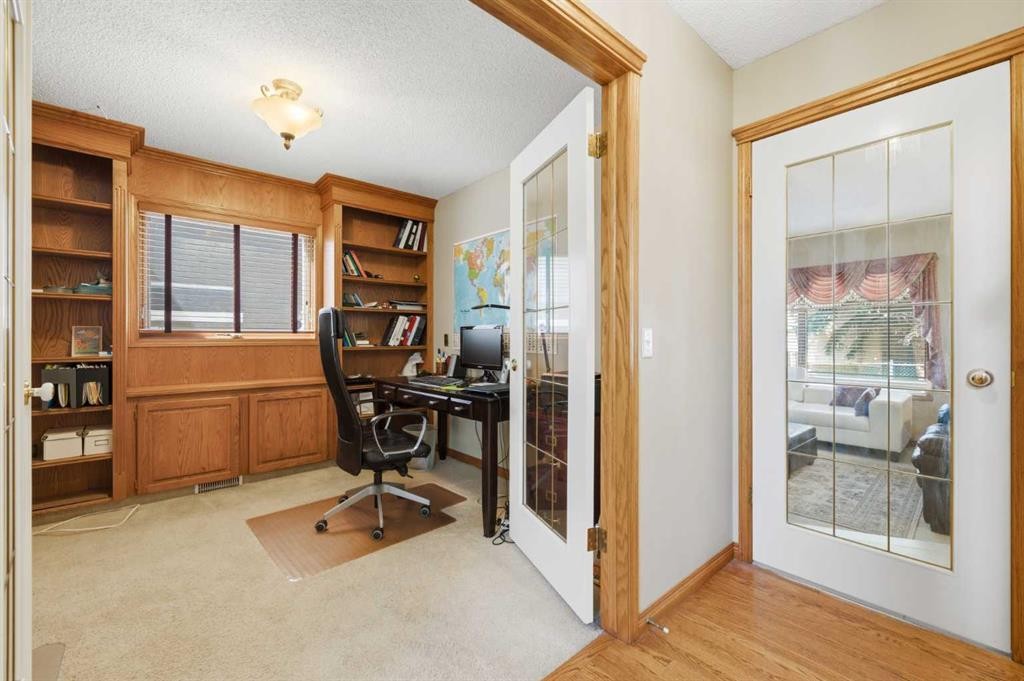 71 Woodpark Close Sw, Calgary, AB - Indoor Photo Showing Office
