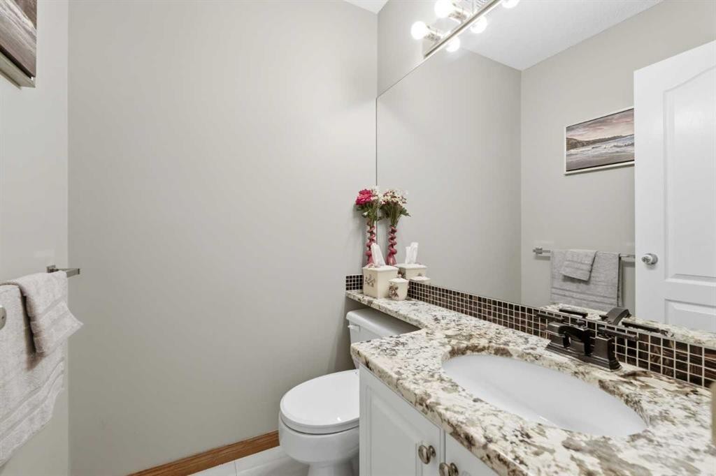 71 Woodpark Close Sw, Calgary, AB - Indoor Photo Showing Bathroom