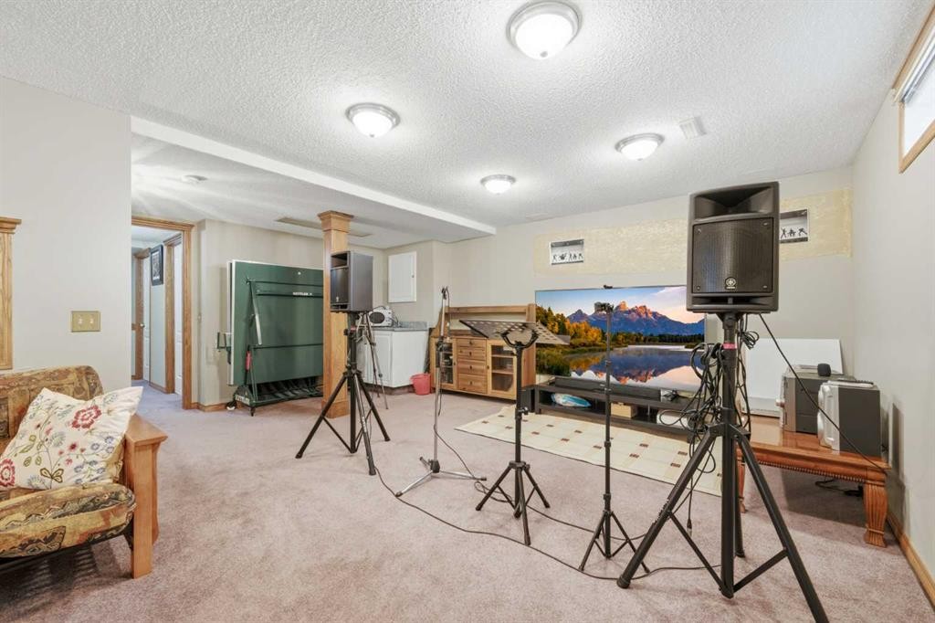 71 Woodpark Close Sw, Calgary, AB - Indoor Photo Showing Other Room