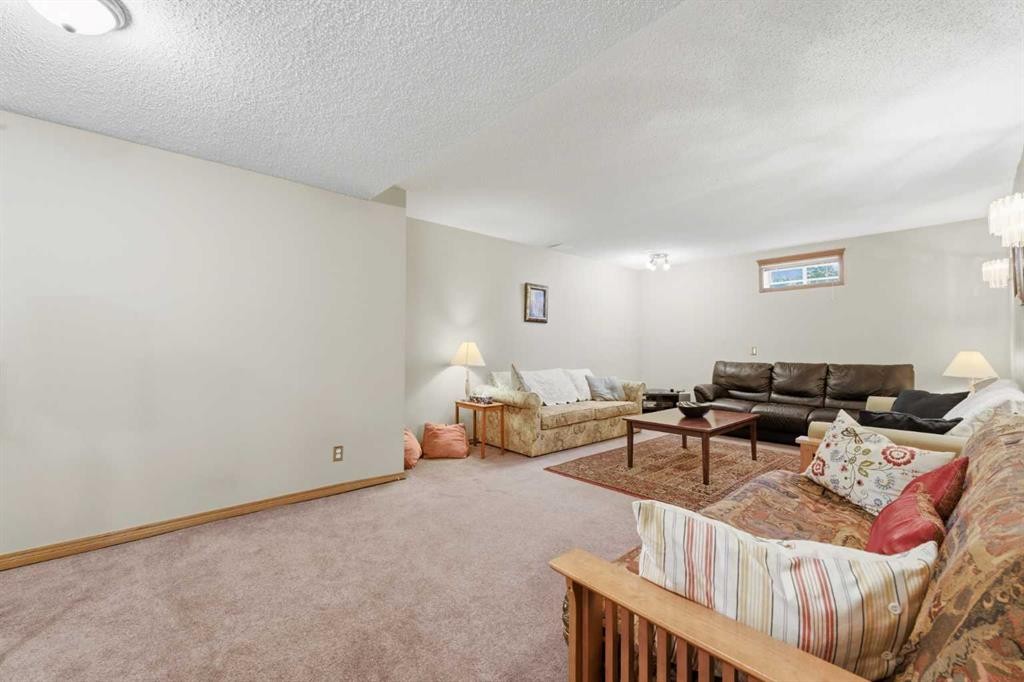 71 Woodpark Close Sw, Calgary, AB - Indoor