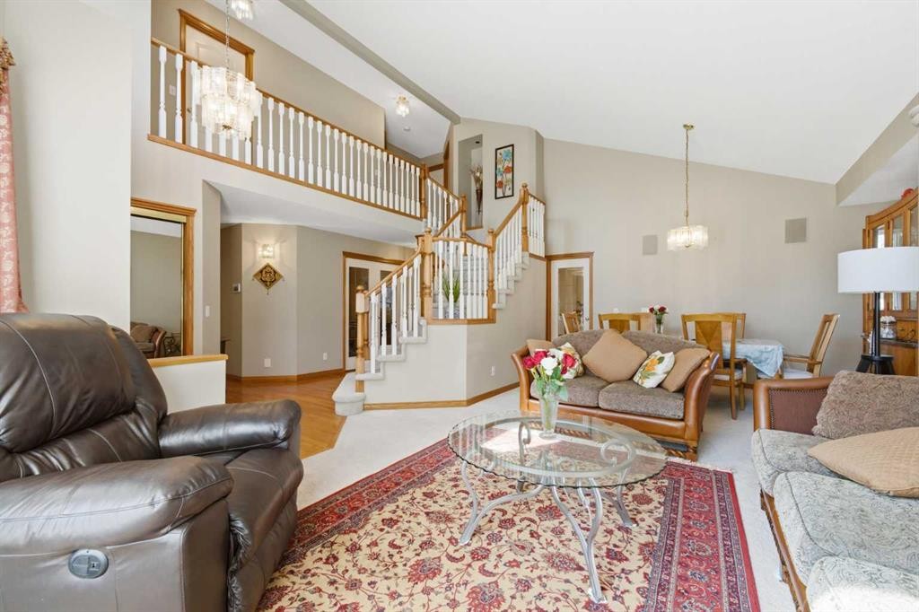 71 Woodpark Close Sw, Calgary, AB - Indoor Photo Showing Living Room