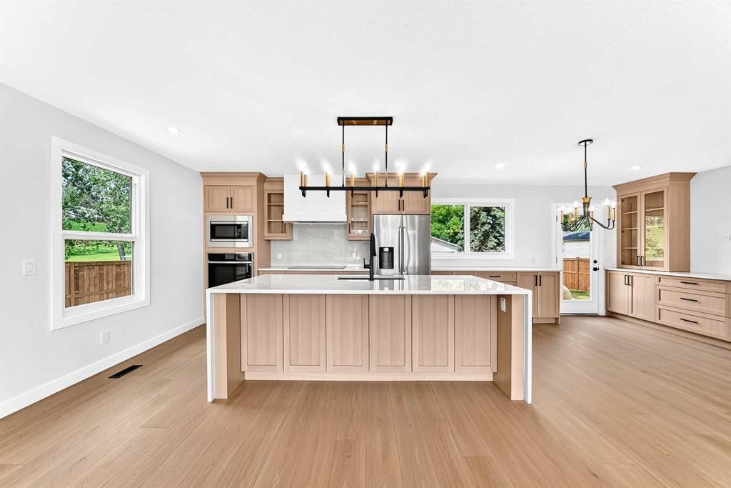 1204 Lake Sylvan Drive Se, Calgary, AB - Indoor Photo Showing Kitchen