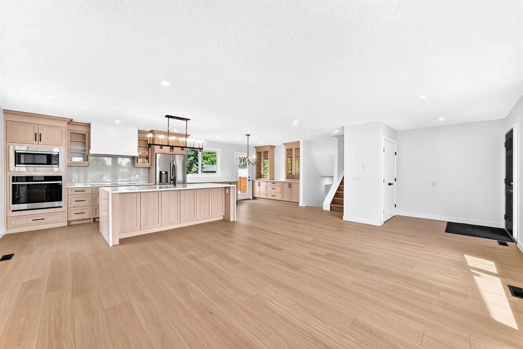 1204 Lake Sylvan Drive Se, Calgary, AB - Indoor Photo Showing Kitchen