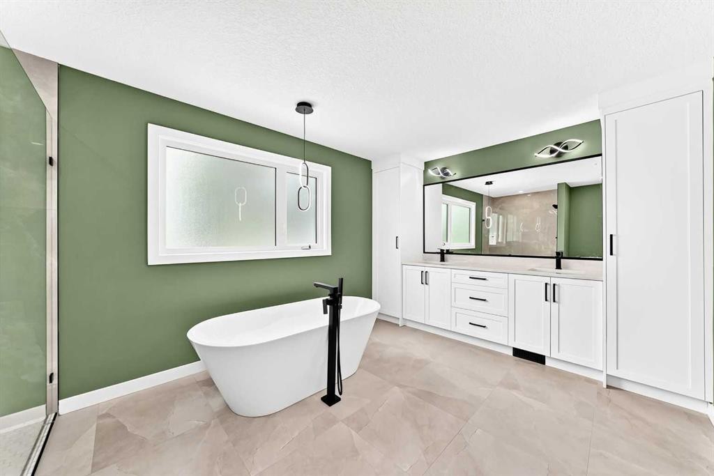 1204 Lake Sylvan Drive Se, Calgary, AB - Indoor Photo Showing Bathroom