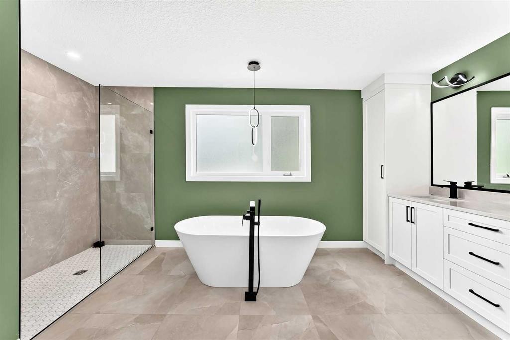 1204 Lake Sylvan Drive Se, Calgary, AB - Indoor Photo Showing Bathroom