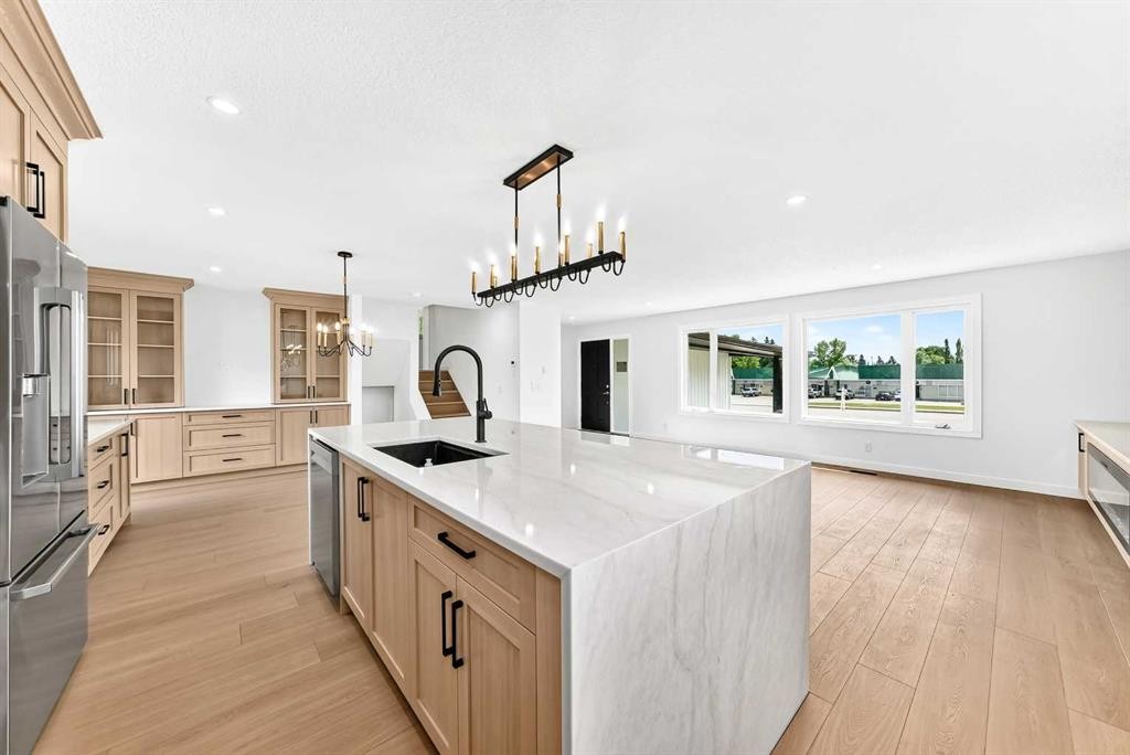1204 Lake Sylvan Drive Se, Calgary, AB - Indoor Photo Showing Kitchen With Upgraded Kitchen