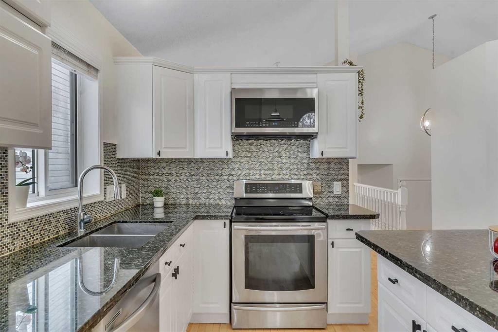 44 Douglas Glen Crescent, Calgary, AB - Indoor Photo Showing Kitchen With Double Sink With Upgraded Kitchen