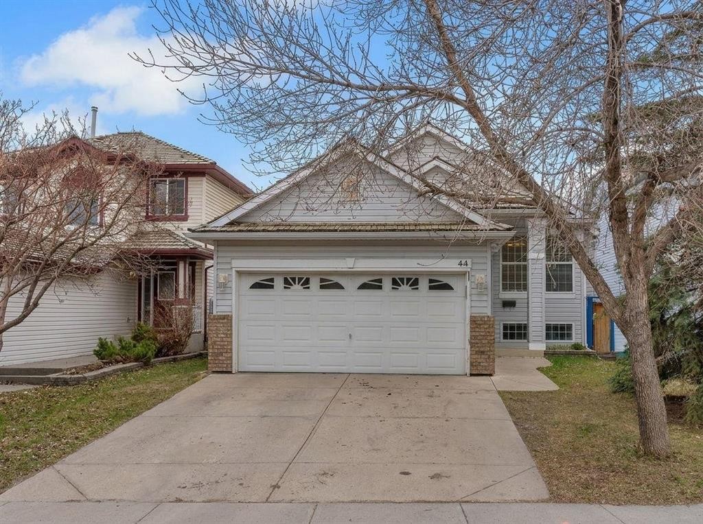 44 Douglas Glen Crescent, Calgary, AB - Outdoor With Facade