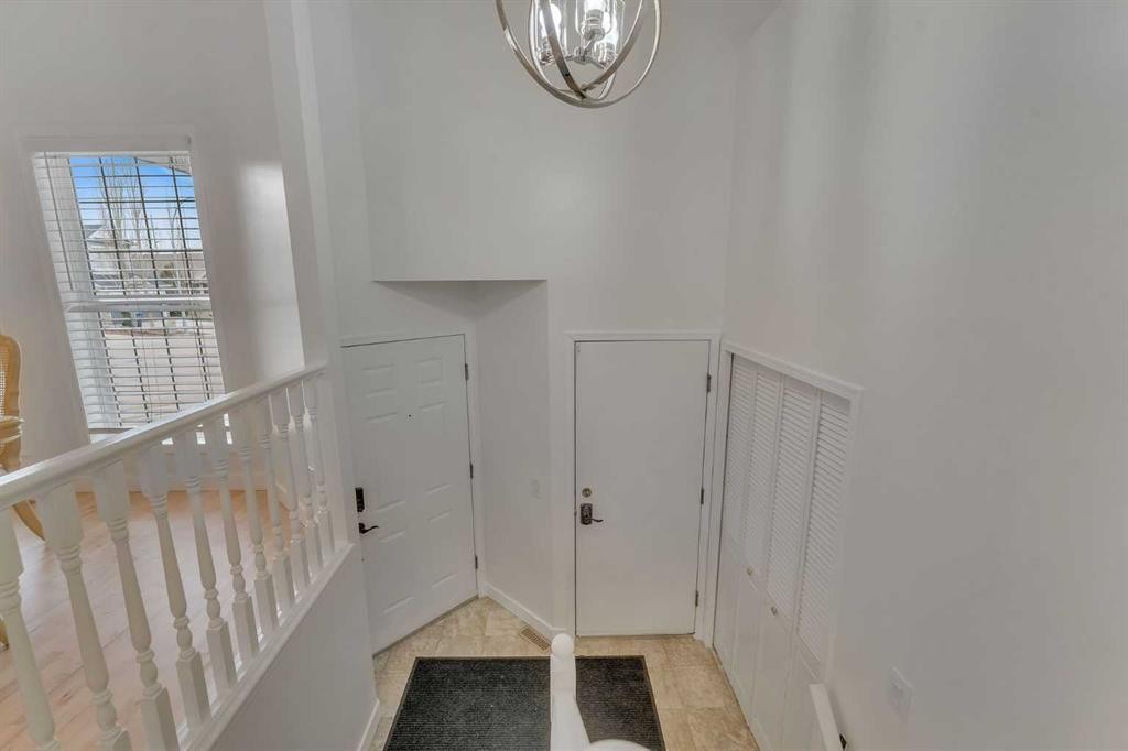 44 Douglas Glen Crescent, Calgary, AB - Indoor Photo Showing Other Room
