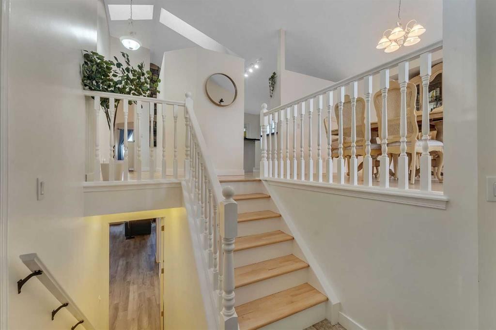 44 Douglas Glen Crescent, Calgary, AB - Indoor Photo Showing Other Room