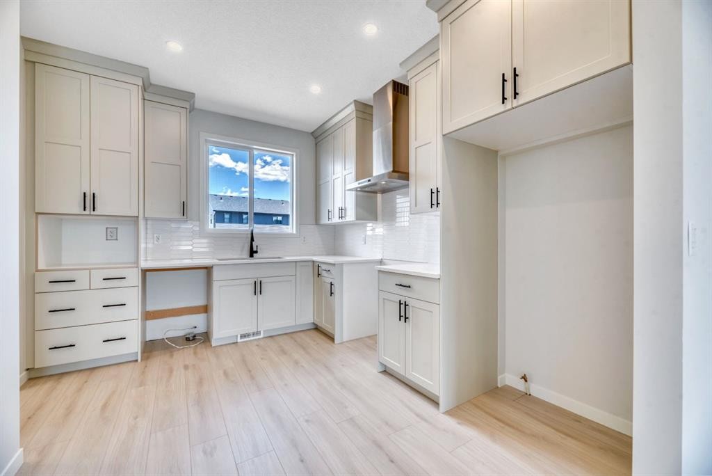 28 Mitchell Way Nw, Calgary, AB