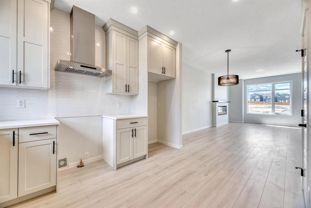 28 Mitchell Way Nw, Calgary, AB