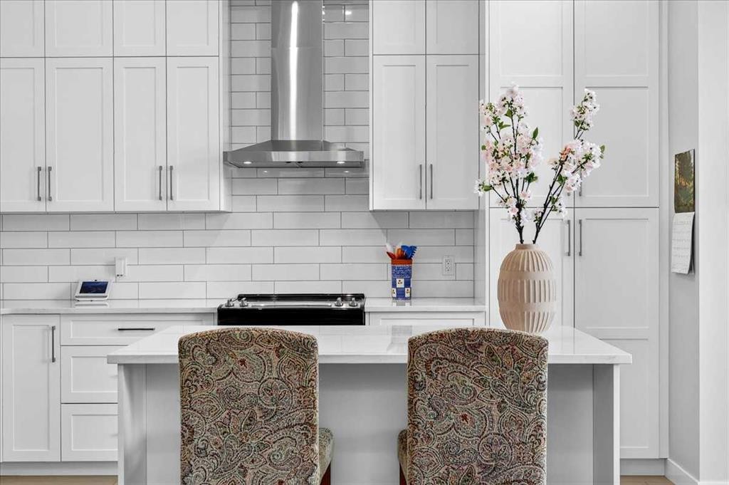 1066 Creekside Boulevard Sw, Calgary, AB - Indoor Photo Showing Kitchen With Upgraded Kitchen