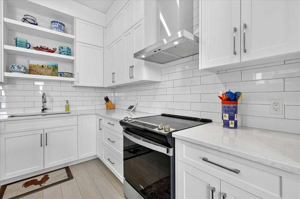 1066 Creekside Boulevard Sw, Calgary, AB - Indoor Photo Showing Kitchen With Upgraded Kitchen