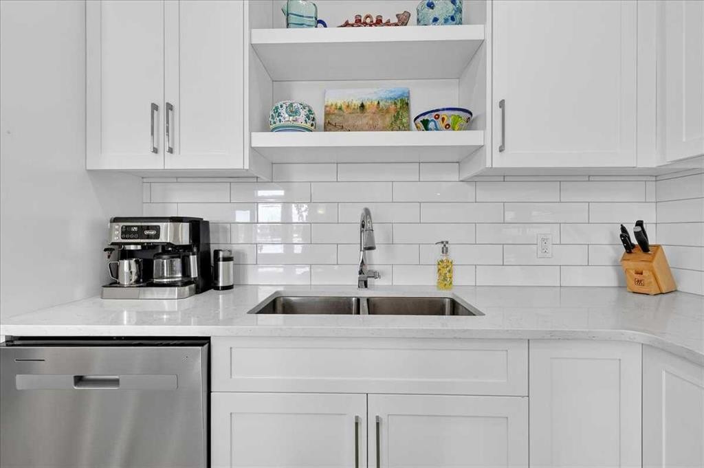 1066 Creekside Boulevard Sw, Calgary, AB - Indoor Photo Showing Kitchen With Double Sink With Upgraded Kitchen