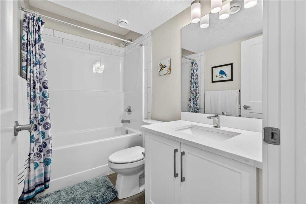 1066 Creekside Boulevard Sw, Calgary, AB - Indoor Photo Showing Bathroom
