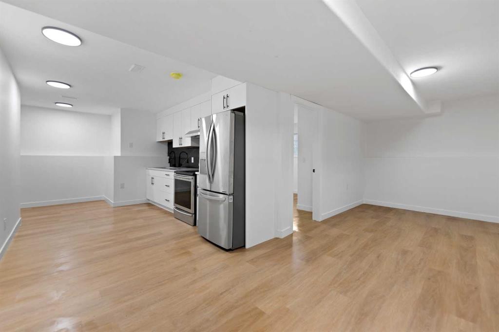 434 Harvest Grove Place Ne, Calgary, AB - Indoor Photo Showing Kitchen