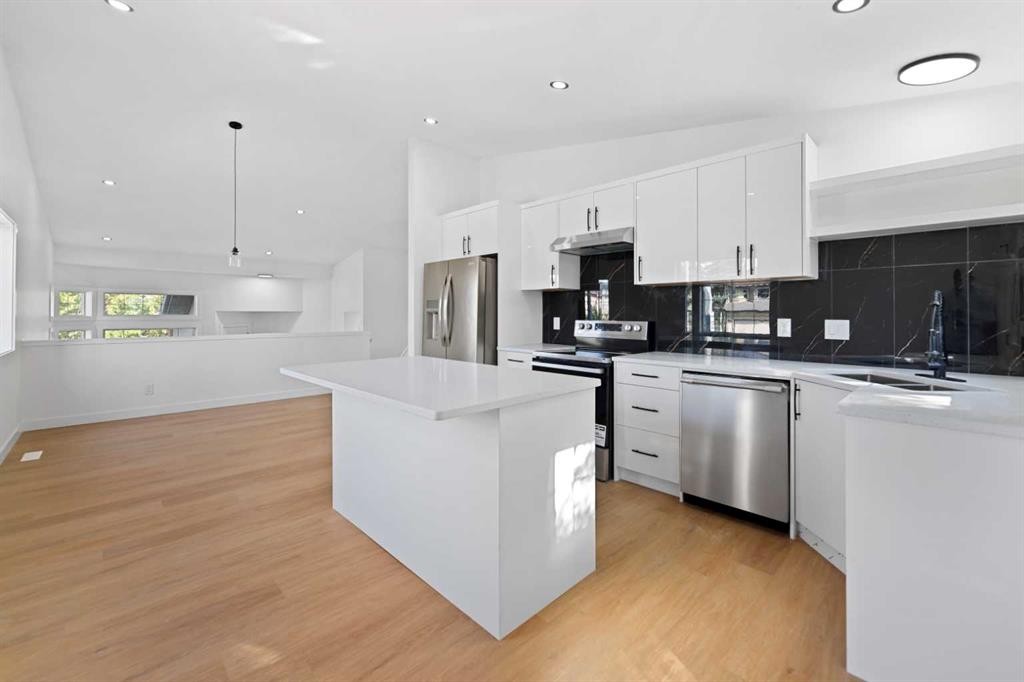 434 Harvest Grove Place Ne, Calgary, AB - Indoor Photo Showing Kitchen With Double Sink With Upgraded Kitchen