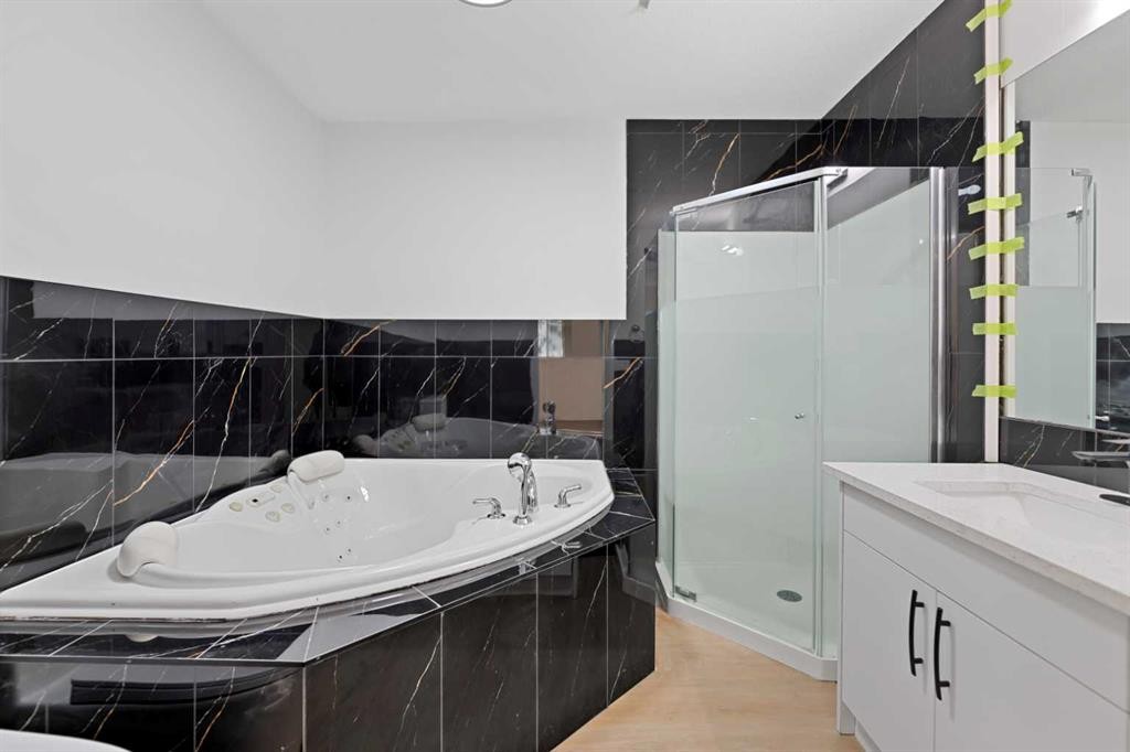 434 Harvest Grove Place Ne, Calgary, AB - Indoor Photo Showing Bathroom